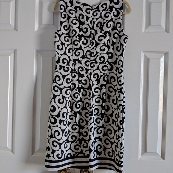 Black and White Sheath Dress - Picture 2 of 3